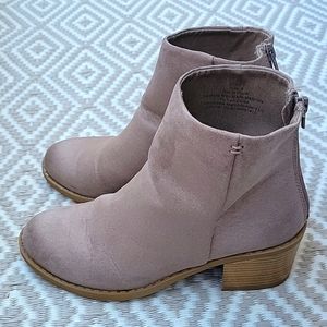 Massini Womens Sz 8, taupe boots